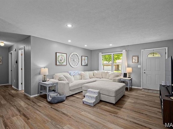 5th image of 70 Sunfish Dr