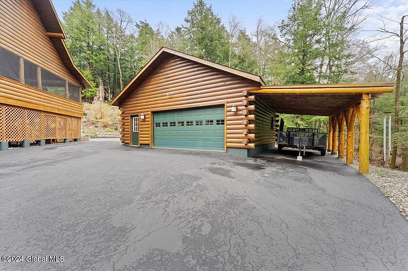 3rd image of 33 Deer Creek Road