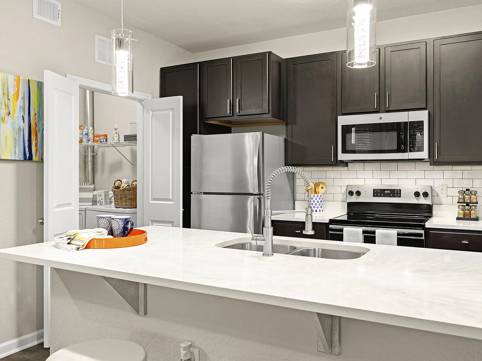 Art Avenue Apartments — Photo 2