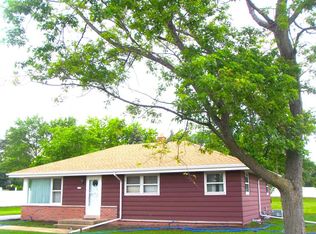 4621 S 35th St, Greenfield, WI 53221