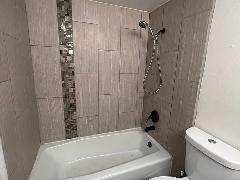 1028 Heather Dr — Photo 7