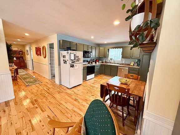 5th image of 311 Phinney Farm Road