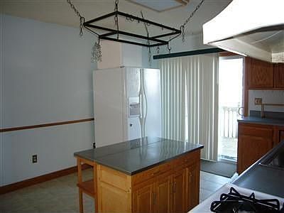 5th image of 903 Blaine Ave