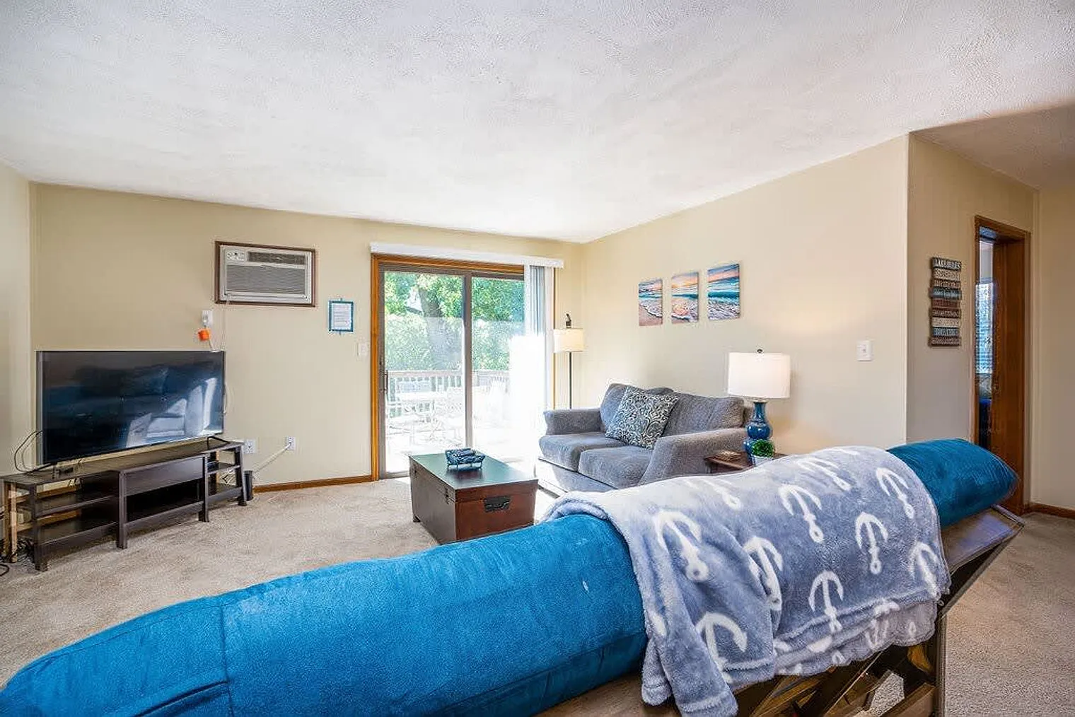 4 bed, 2.0 bath, 893 sqft, $3,381 — Photo 4