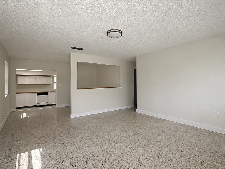 8541 Grand Canal Dr — Photo 2