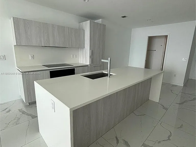 480 NE 31st St #2703 — Photo 6