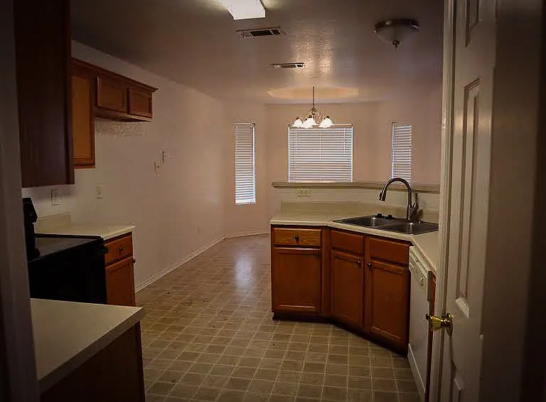 5208 Bridle Dr — Photo 7