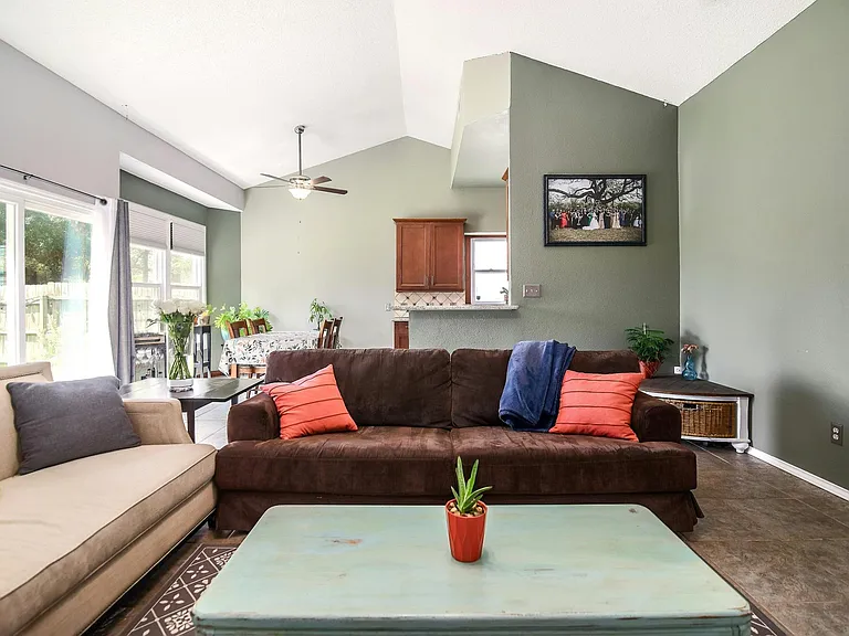 709 Sapling Cv — Photo 10