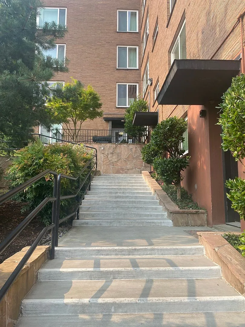 1205 SW Cardinell Dr Unit 710 photo 1
