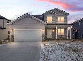 384 Edge Brook Dr, Holly, MI 48442