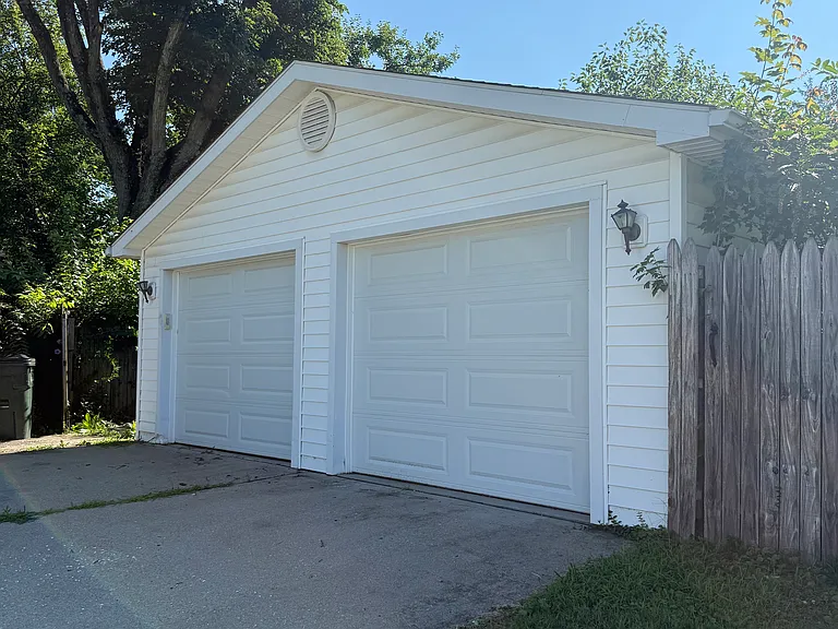 8323 Saint Clair Ave — Photo 2
