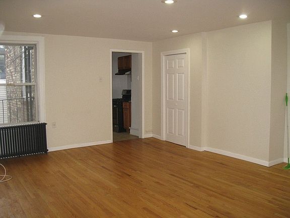2nd image of 528 51st Ave