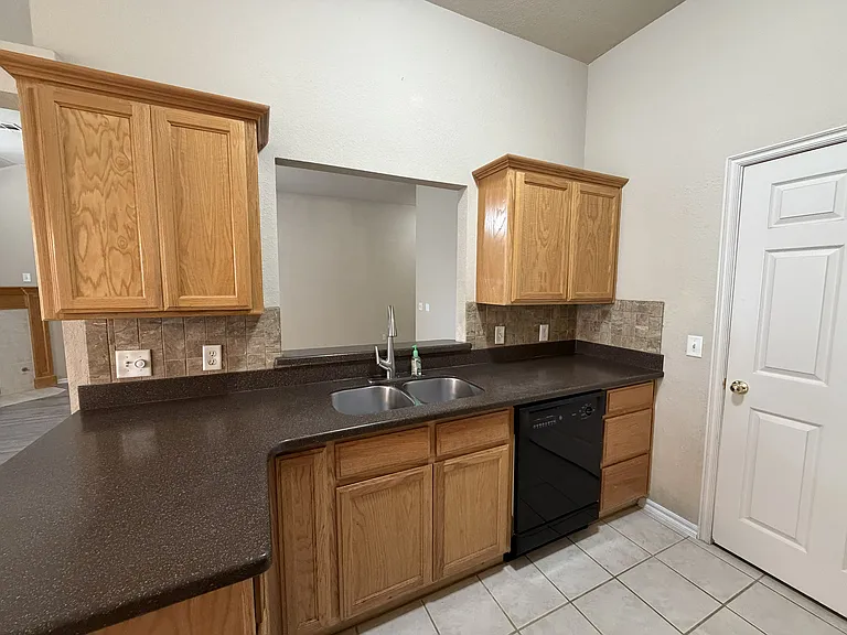 1214 Northern Hills Ln — Photo 13