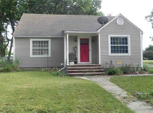 215 W 7th St, Onaga, KS 66521