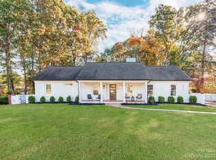 1016 Regency Dr, Charlotte, NC 28211