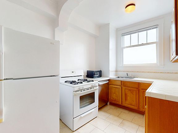 5th image of 1294 Grove St #602
