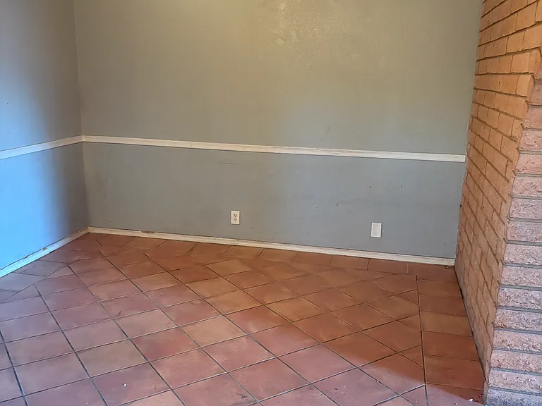 3135 W Pershing Ave — Photo 9