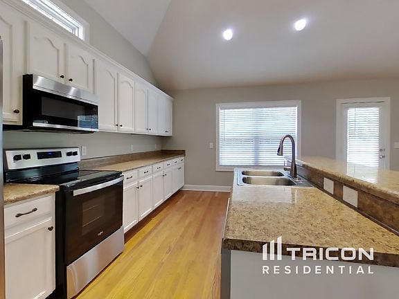 5th image of 713 Excalibur Ct