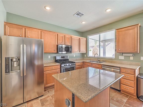 5th image of 1084 Silver Star St
