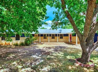 400 4th St E, Center Point, TX 78010