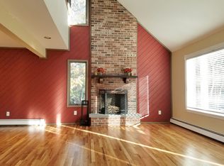 4 Joysan Ct, Hampton Bays, NY 11946