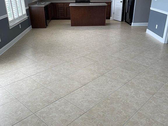 5th image of 141 Alicia Dr
