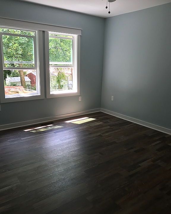 Hall bedroom 