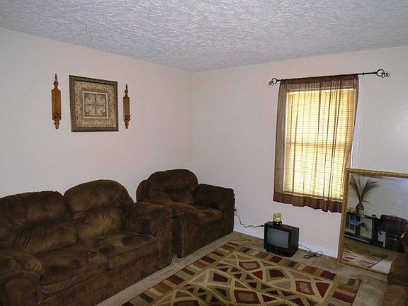 2nd image of 944 Banks Road Ext