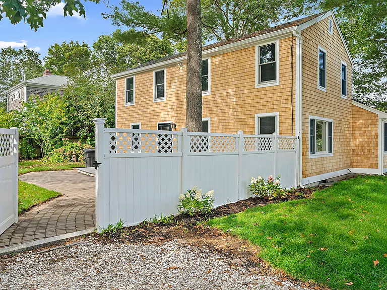 8 Winthrop Ave — Photo 2