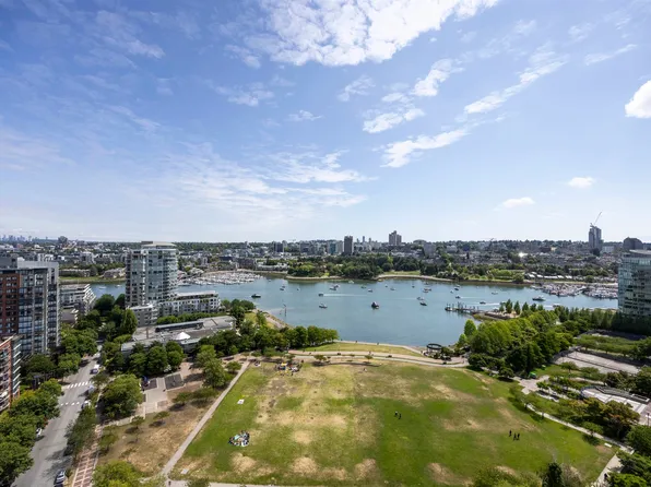 388 Drake St #2505, Vancouver, BC V6B 6A8