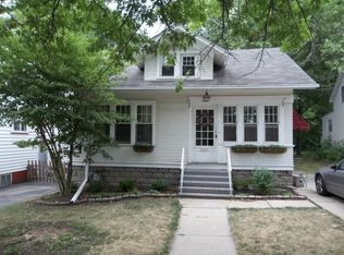 654 W New York St, Aurora, IL