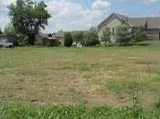 911 W County Rd, Jerseyville, IL 62052