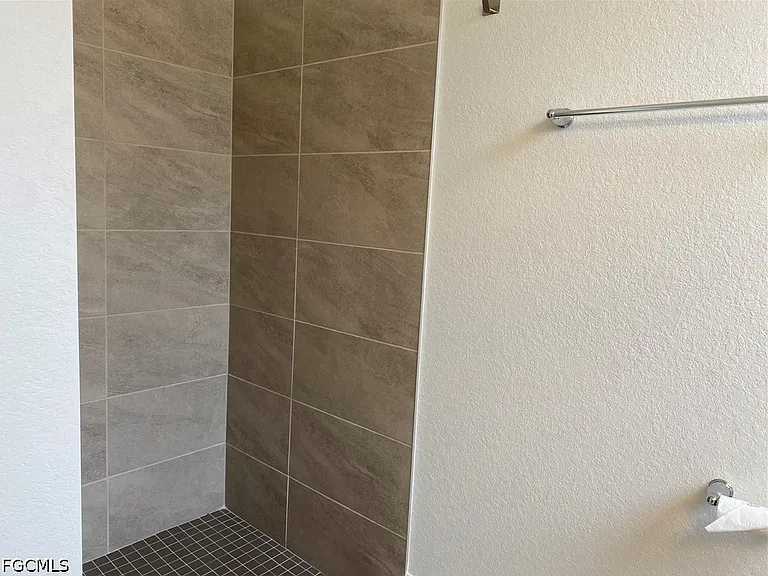 14662 Cantabria Dr — Photo 42