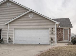 615 E 7th St, Kearney, MO 64060