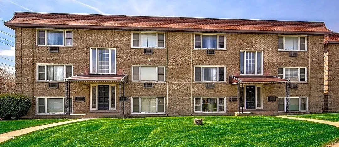Broadview Apartments — Photo 2