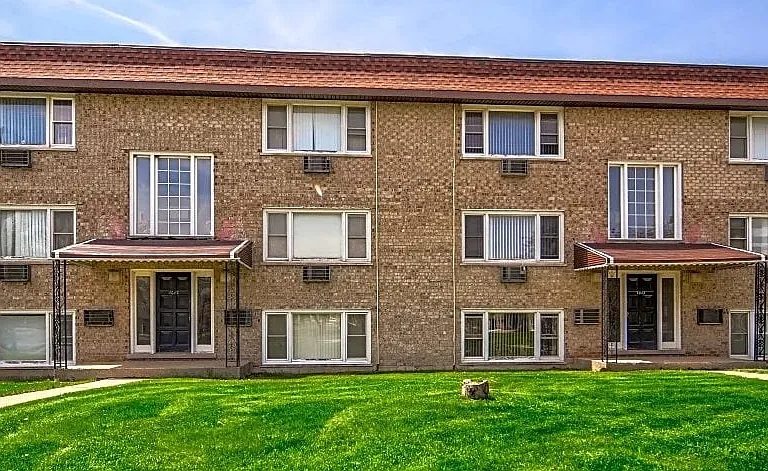 Broadview Apartments — Photo 2