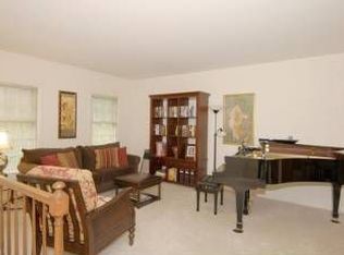 5812 Iron Willow Ct, Alexandria, VA 22310