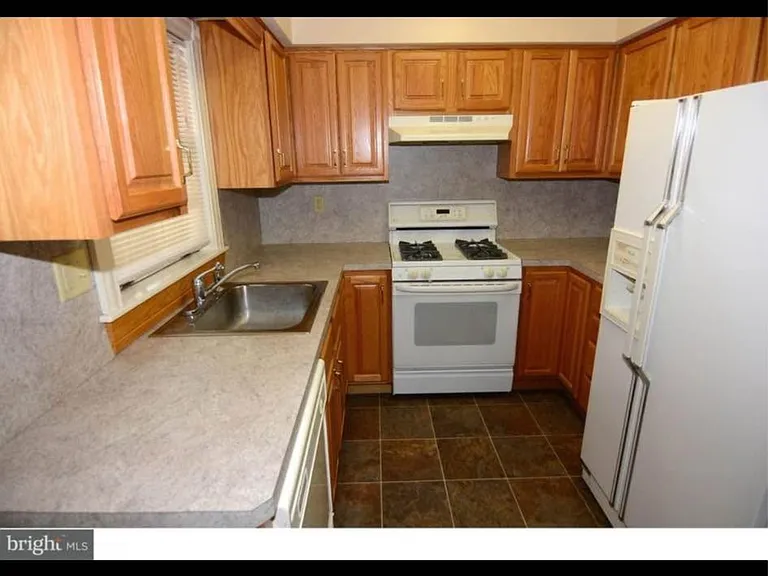 126 Raymond St — Photo 3
