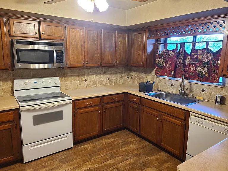 2821 Pheasant Run — Photo 25