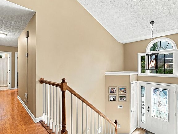 3rd image of 388 Kerry Dr