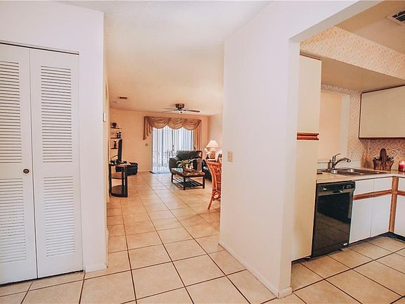 3rd image of 2956 Clubview Dr #L4