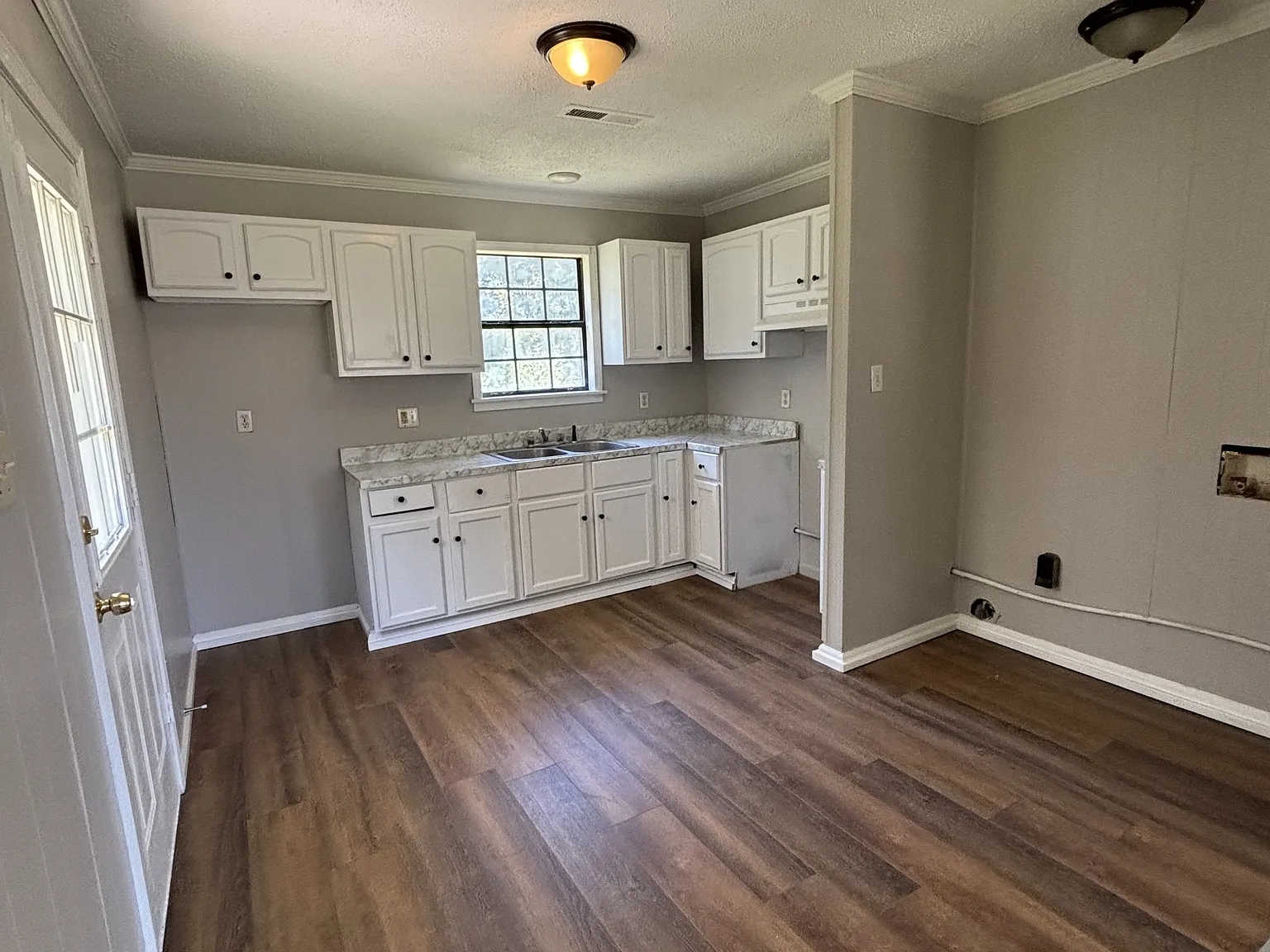 485 Dixon St Brownsville - 1 — Photo 2