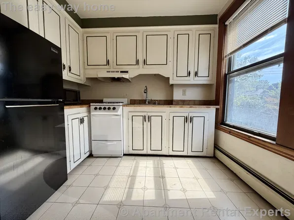 5 Wendell St APT 2, Cambridge, MA 02138