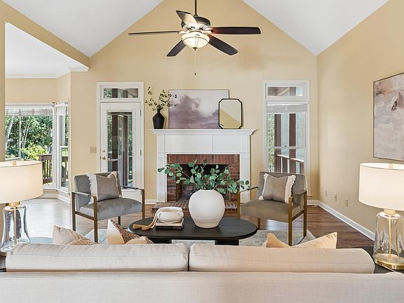 5th image of 305 Wild Rice Dr