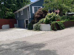 63 17th St, Wading River, NY 11792