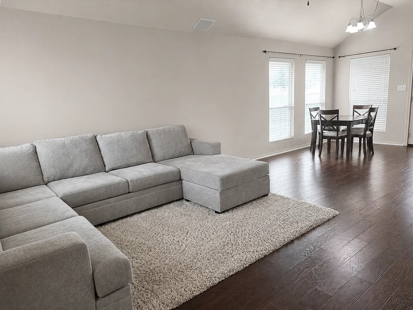 1154 Cottage Grove Cir — Photo 3