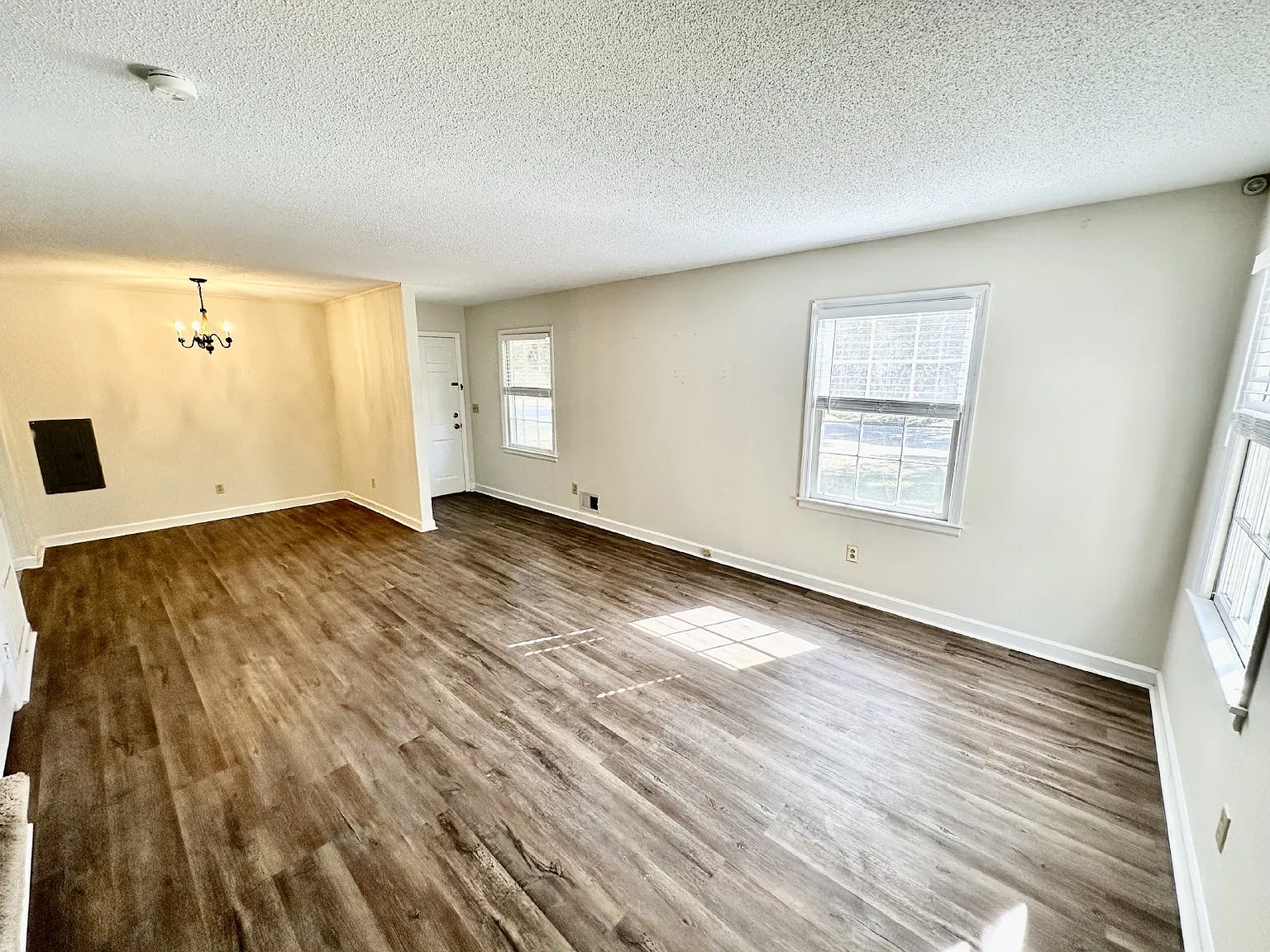 3 bed, 2.5 bath, 1250 sqft, $3,150 — Photo 3