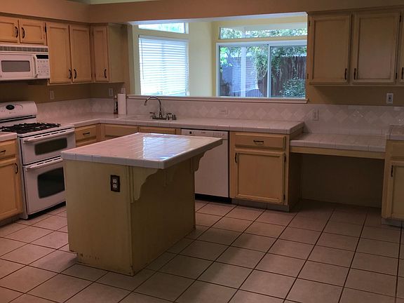 4th image of 2319 Jamestown Ct