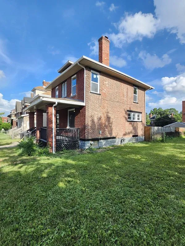 4 bed, 1746 sqft, $2,000 — Photo 2