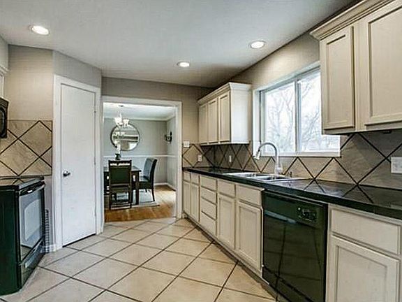 2nd image of 6823 Oriole Dr